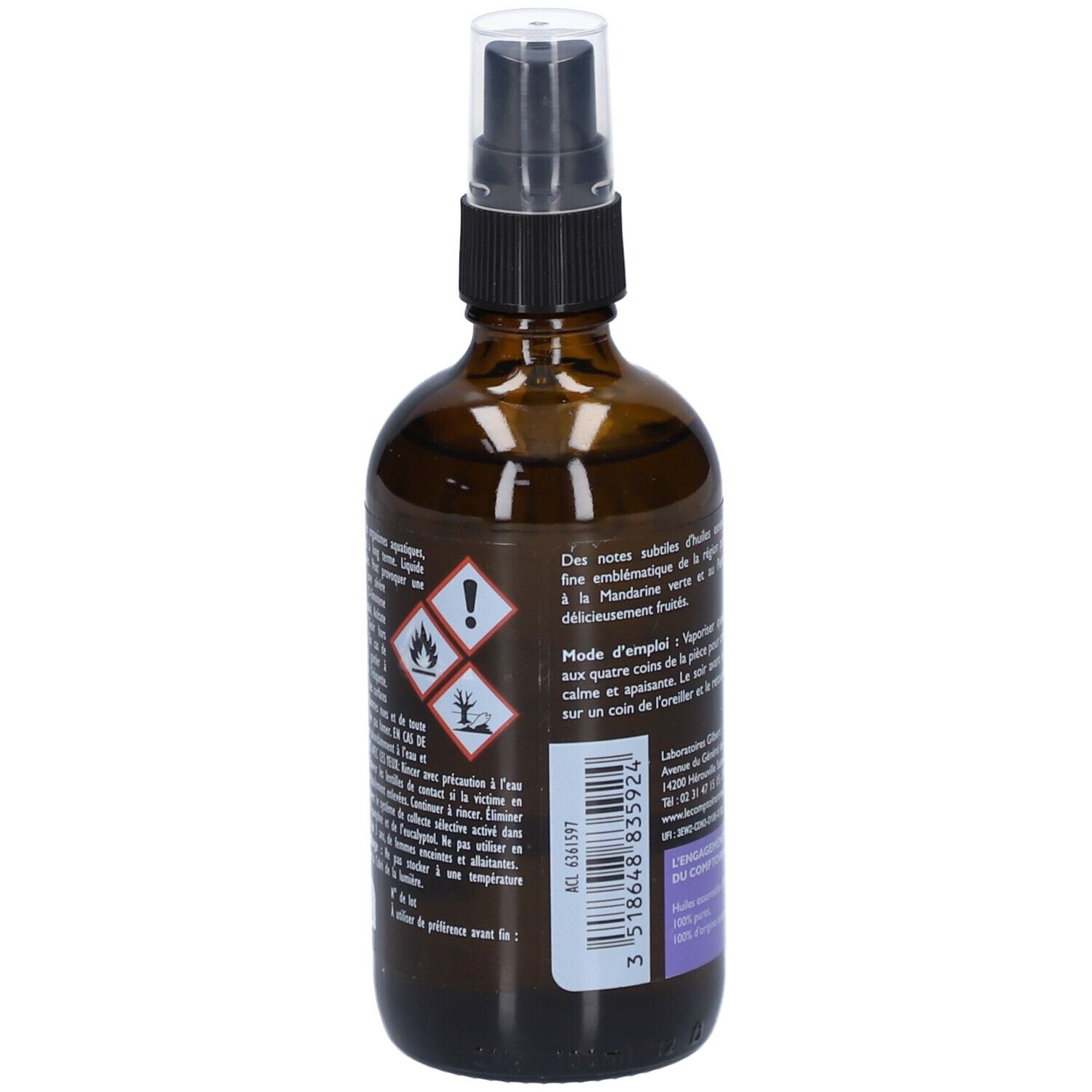 Braune Glasflasche mit Zerstäuber. Rückseite mit Warnsymbolen und Text. Enthält ätherische Öle. Mit Bio-Siegel.