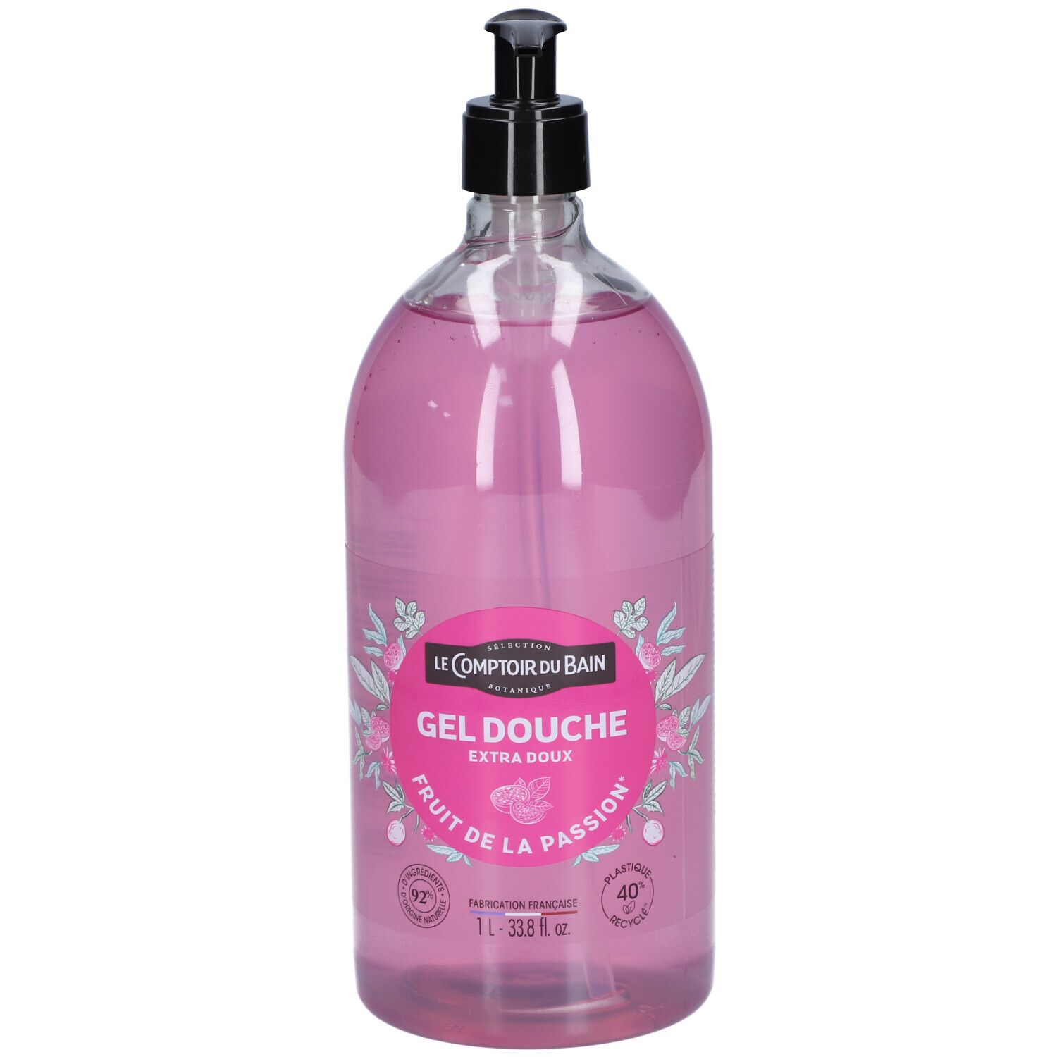 Flacon transparent avec liquide rose et pompe noire. Étiquette avec nom du produit et logo.