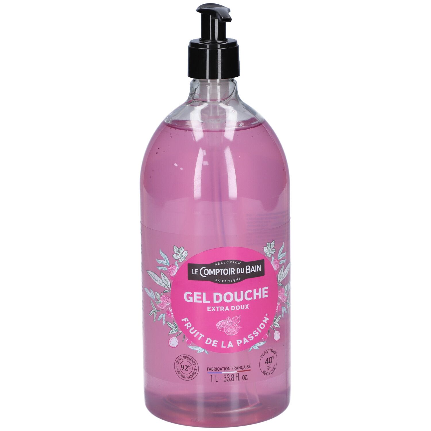 Flacon transparent avec liquide rose et pompe noire. Étiquette avec nom du produit et logo.