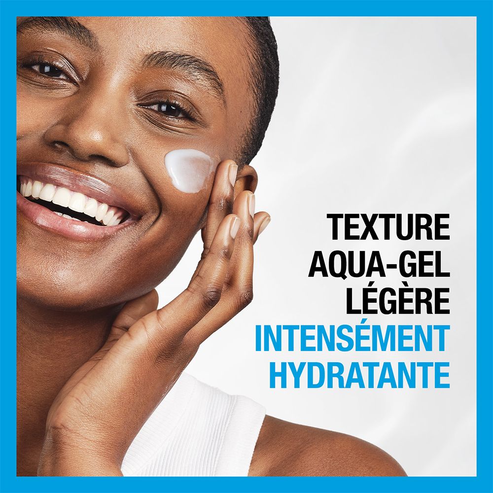 Femme appliquant de la crème. Texte : Texture aqua-gel légère, intensément hydratante.