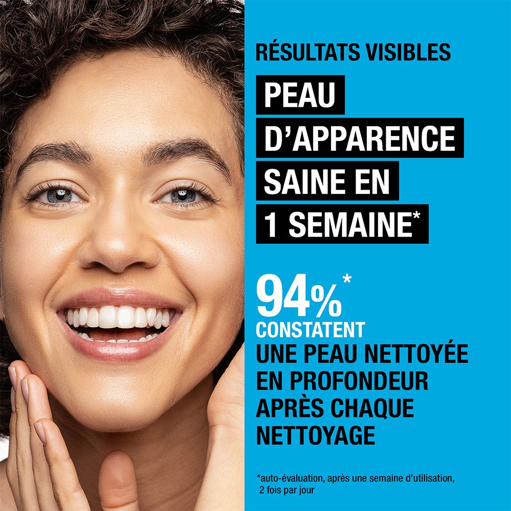 Femme avec une peau propre. Texte: Peau d'apparence saine en 1 semaine. 94% constatent une peau nettoyée en profondeur.