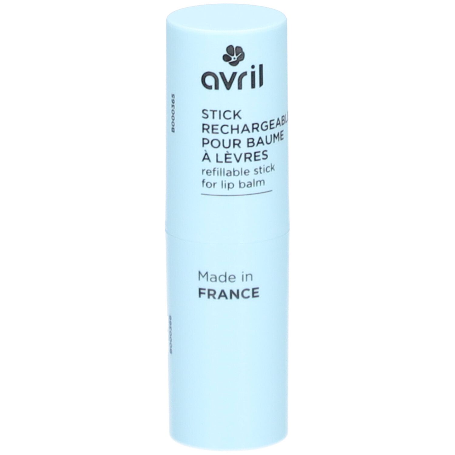 Hellblauer Lippenpflegestift-Behälter mit schwarzem Aufdruck. Oben: Logo und Schriftzug "avril". Text: "STICK RECHARGEABLE POUR BAUME À LÈVRES". "Made in France".