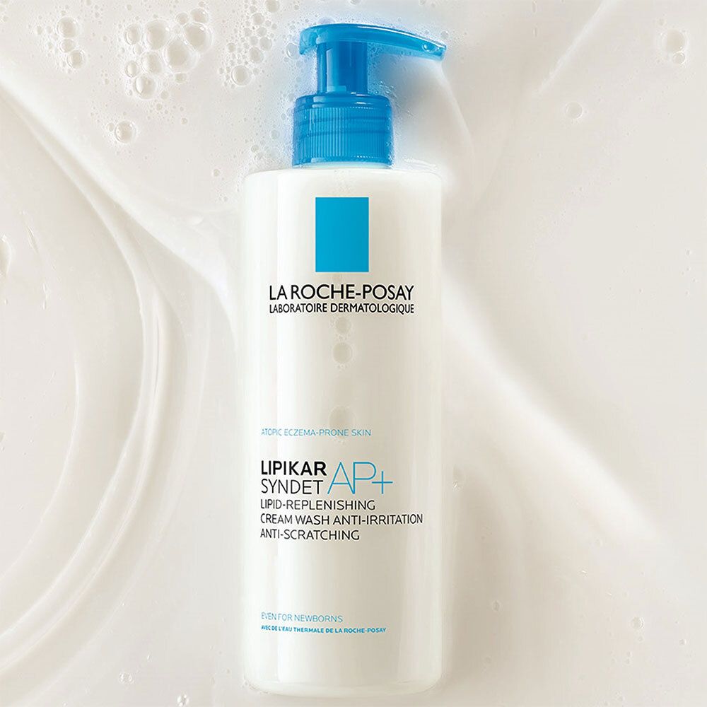 LA ROCHE-POSAY LIPIKAR Syndet AP+ Crème Lavante Relipidante sur fond blanc.