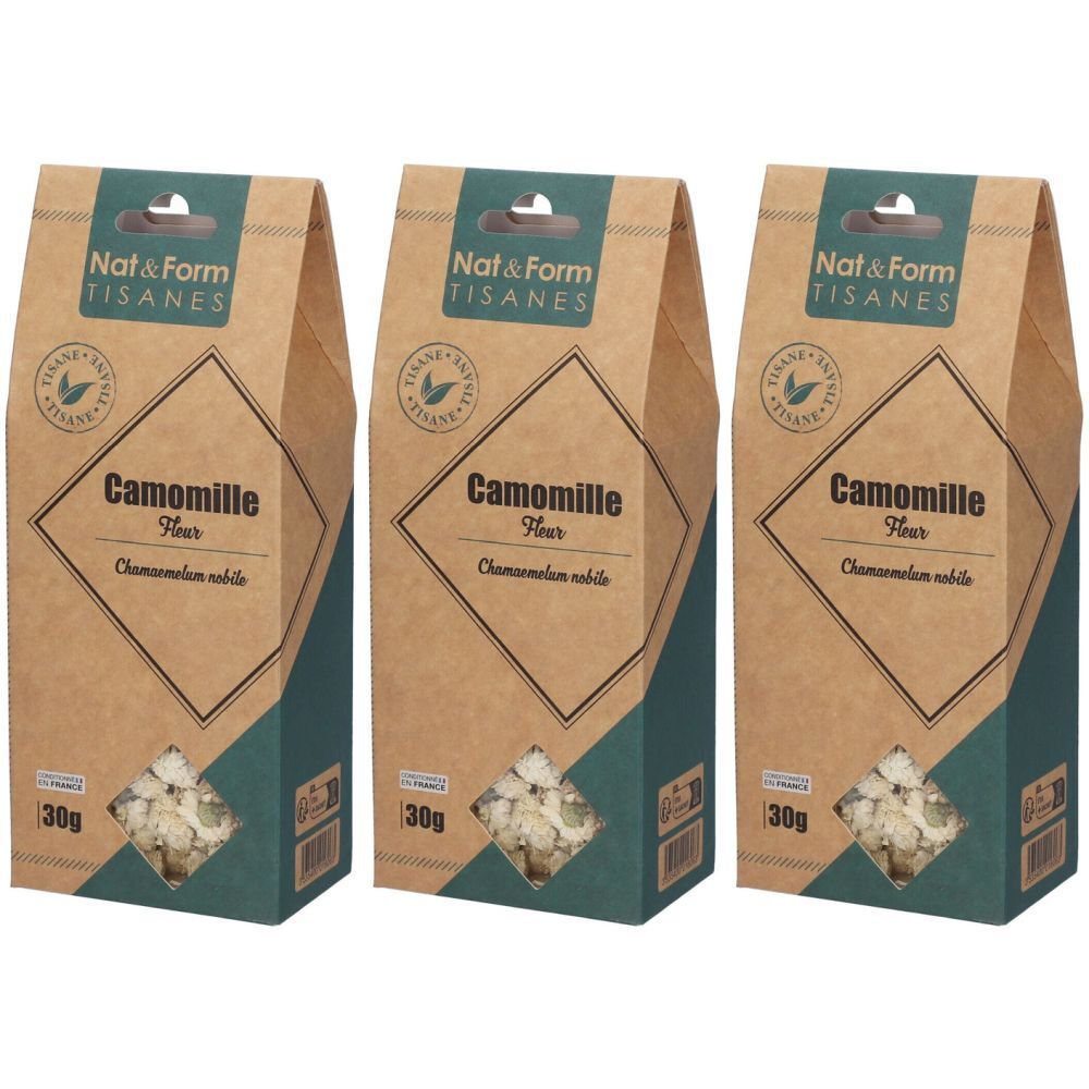 Drei Beutel Kräutertee. Aufdruck: Nat & Form Tisanes, Camomille Fleur, 30g. Sichtfenster mit Kamillenblüten.