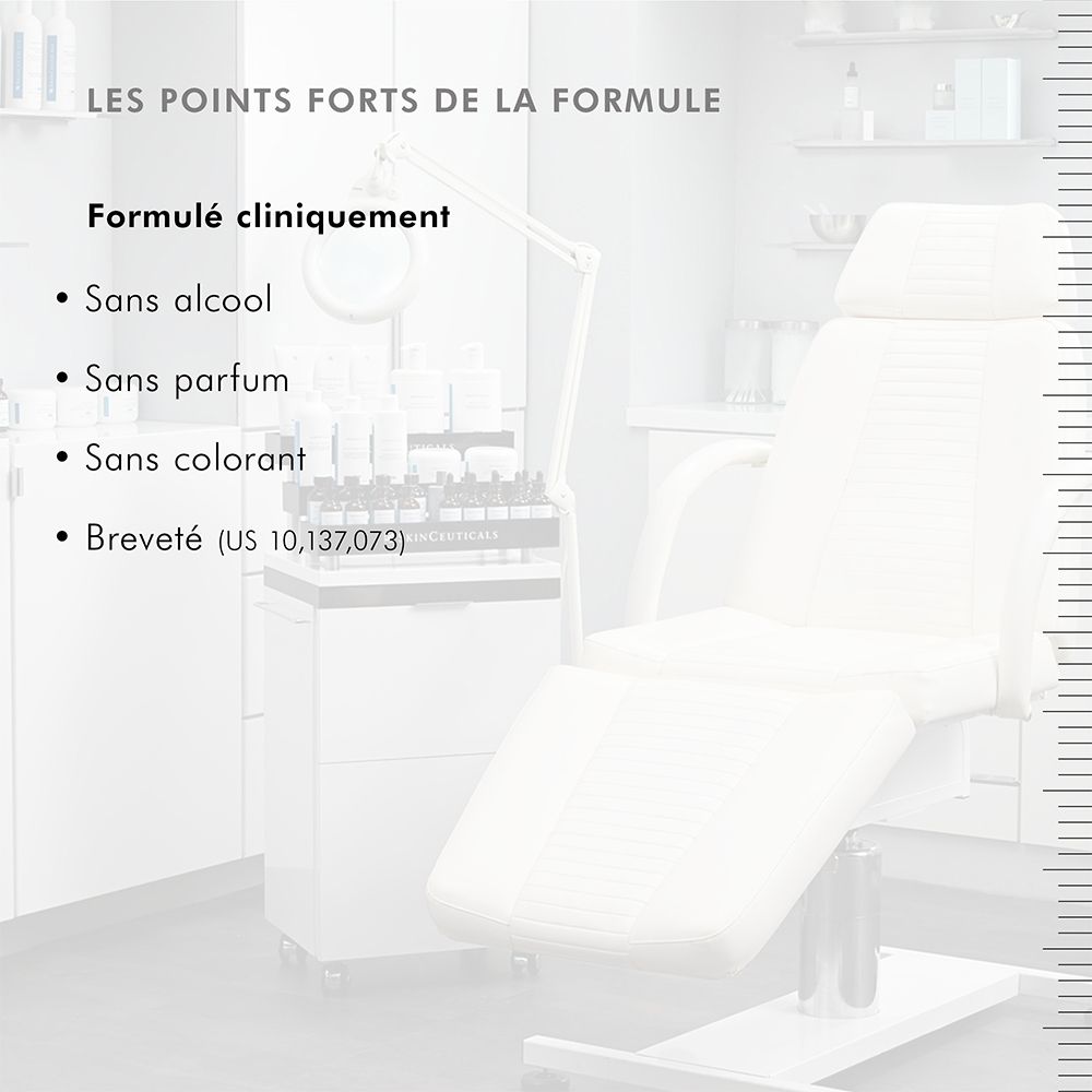 Bureau avec produits. Texte : Formulé cliniquement. Sans alcool, parfum, colorant. Breveté.