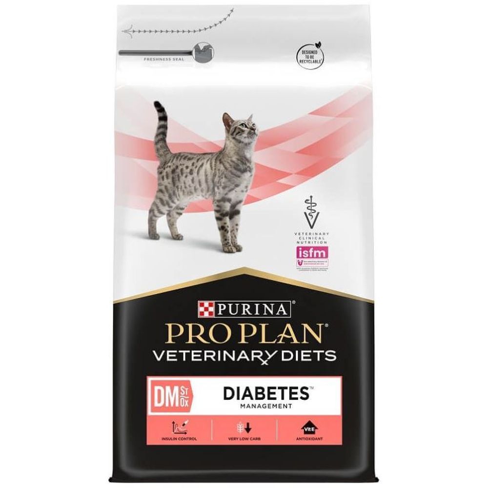 Zak kattenvoer. Opschrift: PRO PLAN VETERINARY DIETS, DM Diabetes Management. Afbeelding van een kat. ISFM-logo.