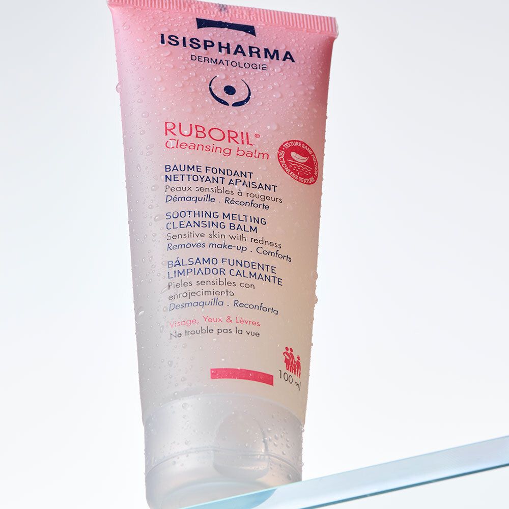 Rosa Tube mit ISISPHARMA-Logo und Produktnamen RUBORIL Cleansing balm. Wasser auf der Tube.