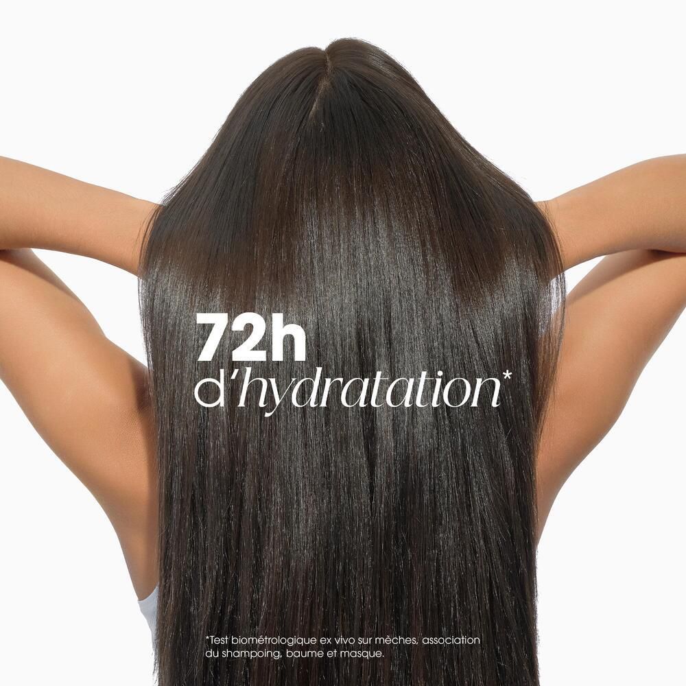 Dos d'une personne avec des cheveux brillants. Texte: 72h d'hydratation.