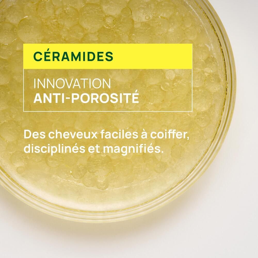 Gros plan sur des billes jaunes. Texte: CÉRAMIDES, INNOVATION ANTI-POROSITÉ. Pour des cheveux faciles à coiffer.