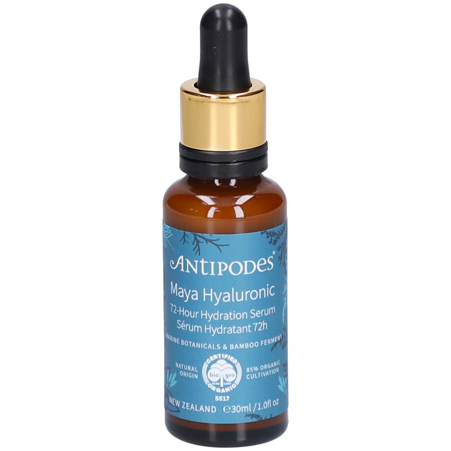 Bruine glazen fles met gouden dop en pipet. Opschrift: ANTIPODES Maya Hyaluronic Sérum Hydratant 72h.