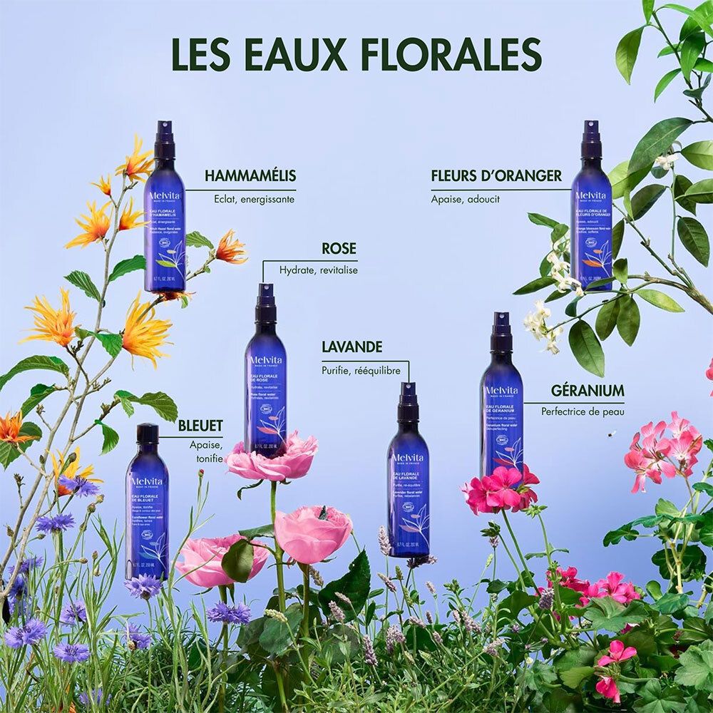 Melvita Kornblumenwasser und andere Blütenwasser in Flaschen.