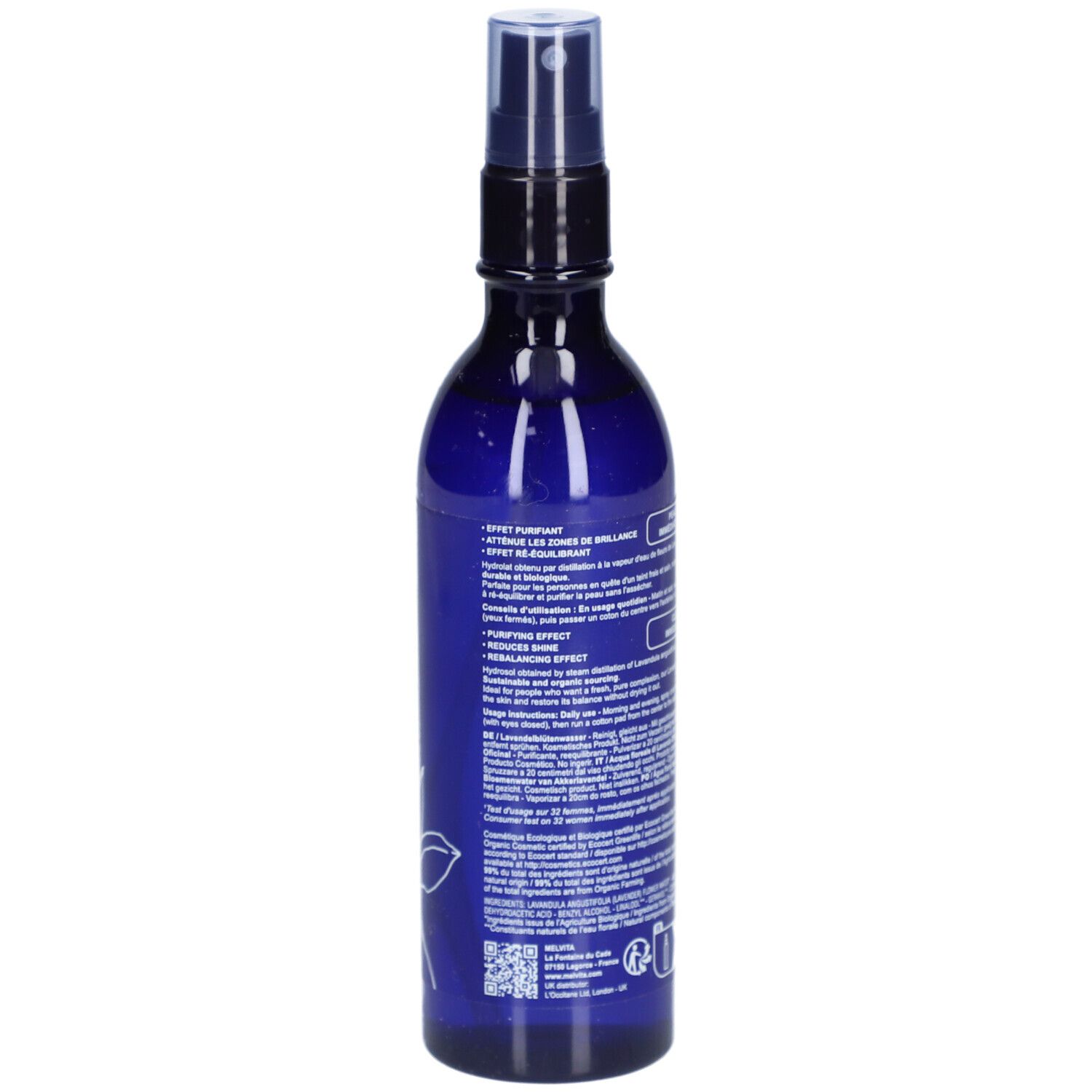 Flacon pulvérisateur bleu. Inscriptions multilingues. Fleur blanche en bas à gauche. Code QR.