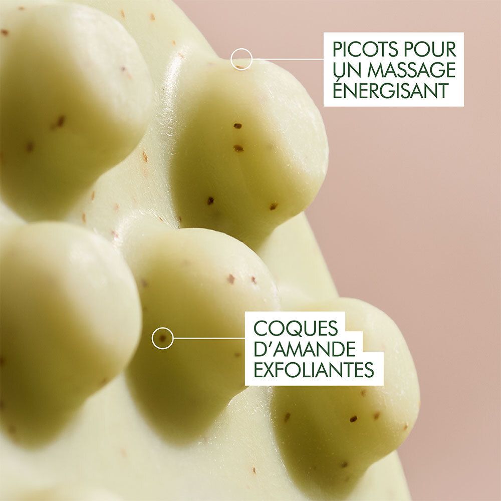 Nahaufnahme Seife mit Kugeln. Text: Picots pour un massage énergisant, Coques d'amande exfoliantes.