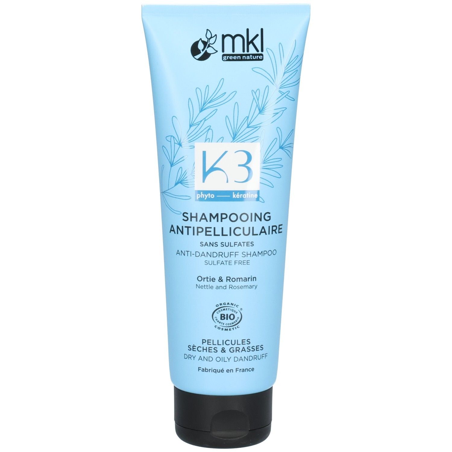 Hellblaue Tube mit K3 Anti-Schuppen Shampoo, Bio-Siegel und Kräutermotiv.