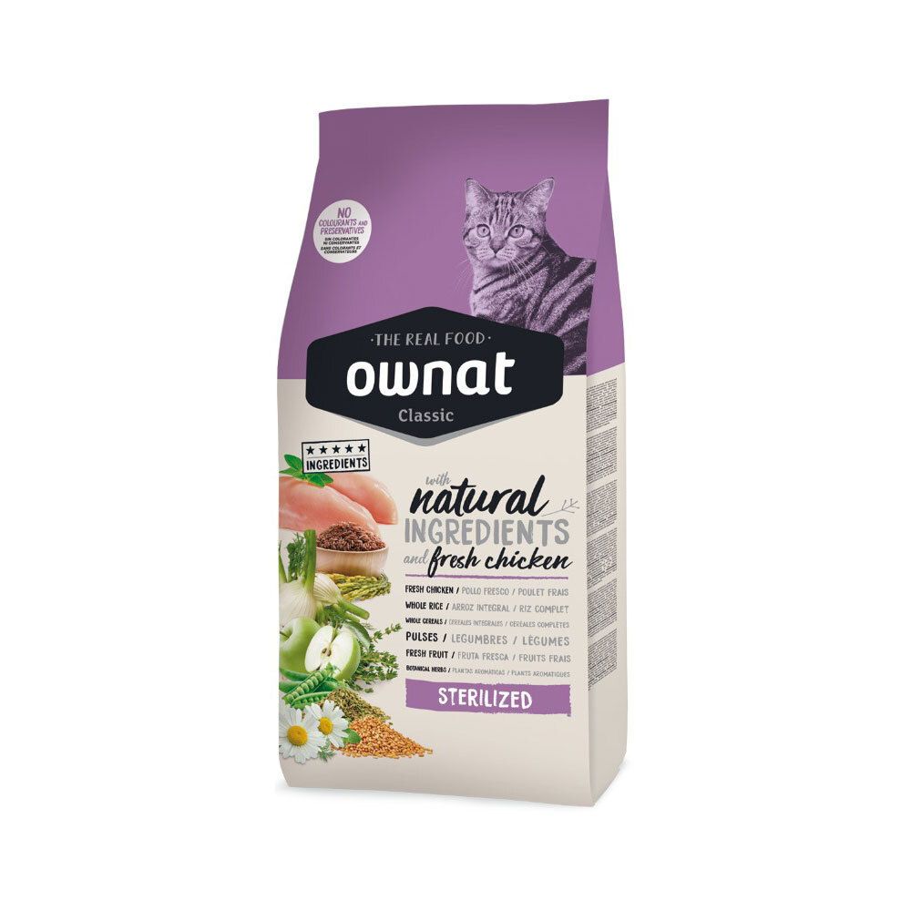 Sac de nourriture pour chats Ownat Classic Sterilized. Impression : chat, logo, « Natural Ingredients with fresh chicken » et « Sterilized ».