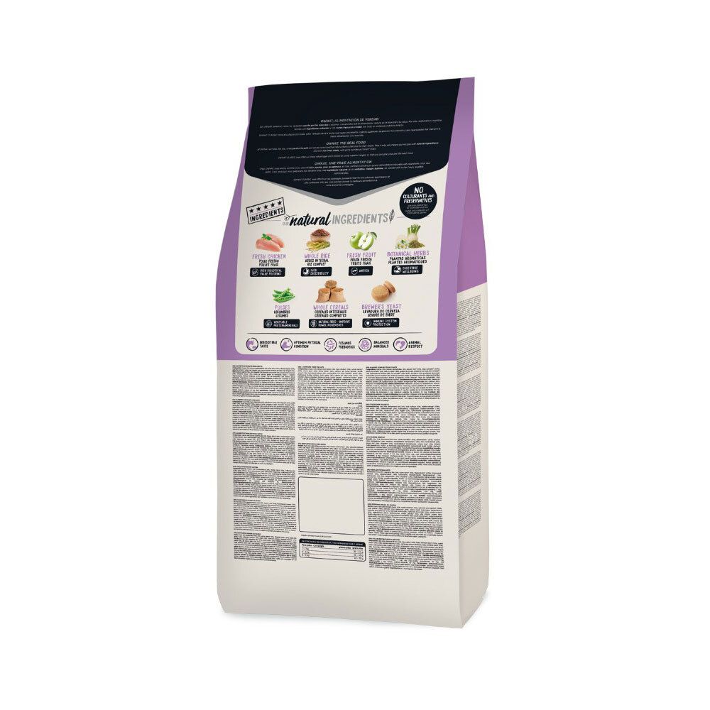 Dos du sac de nourriture pour chats Ownat Classic Sterilized. Texte et illustrations des ingrédients et des informations nutritionnelles.