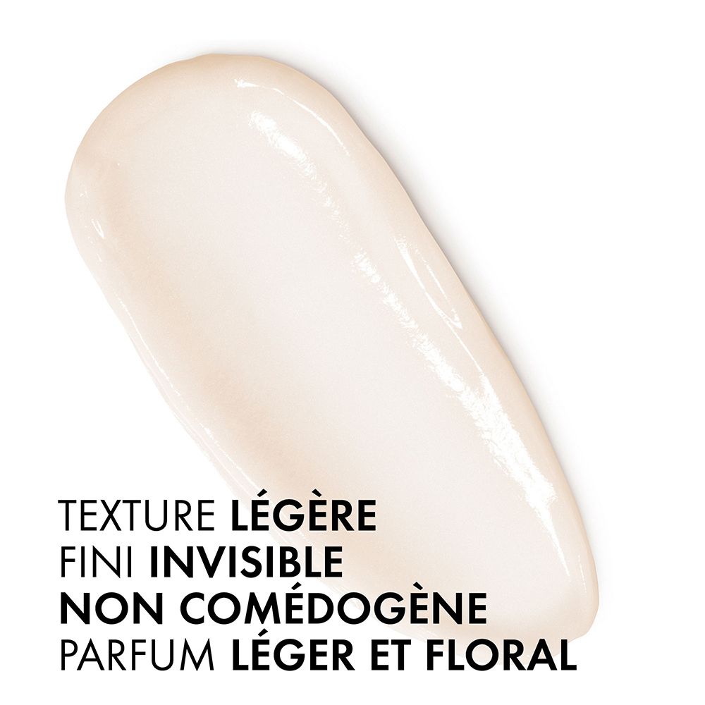 Texture de crème. Texte : Texture légère, fini invisible, non comédogène, parfum léger et floral.