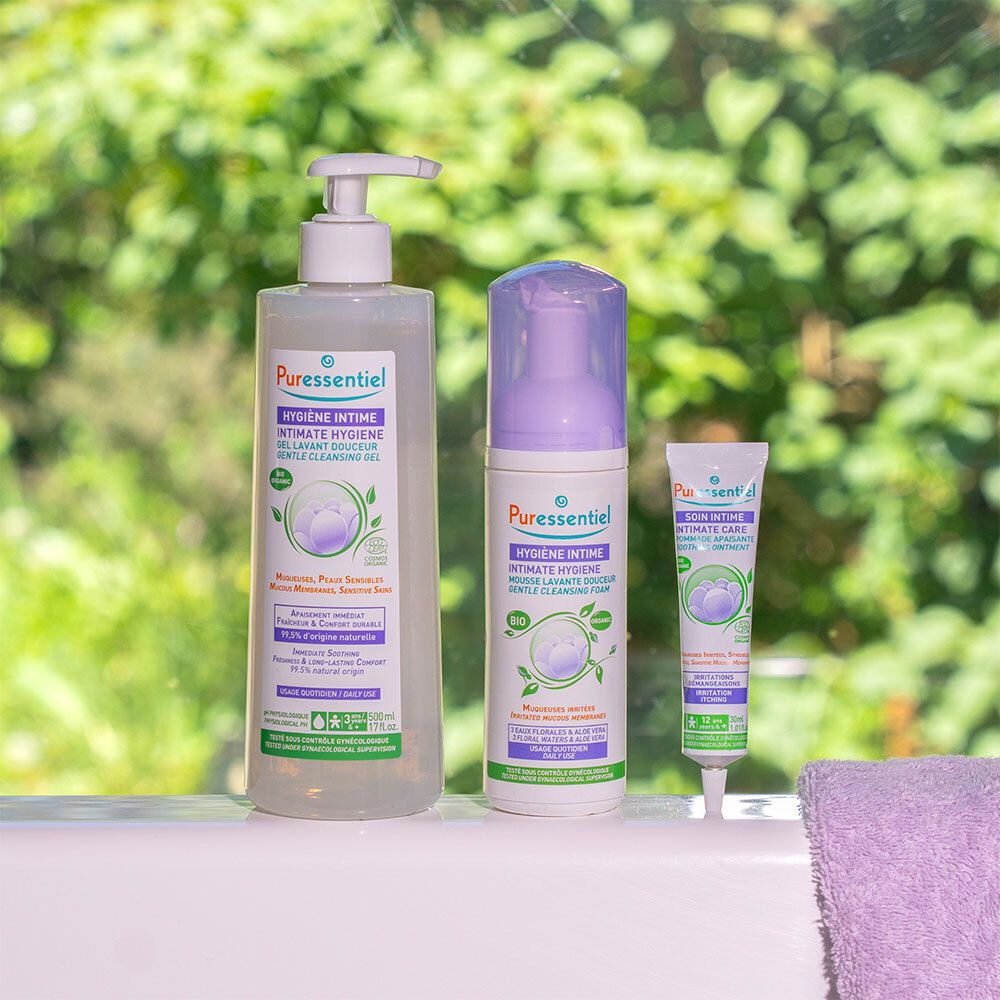 Trois produits côte à côte. Texte: Hygiène Intime. Gel, mousse et tube. Pour la zone intime.