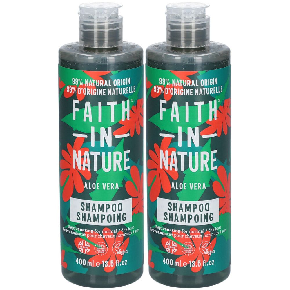 Zwei Flaschen Shampoo mit grüner und roter Etikettierung. Aufschrift: FAITH IN NATURE, Aloe Vera, Shampoo. 400 ml.