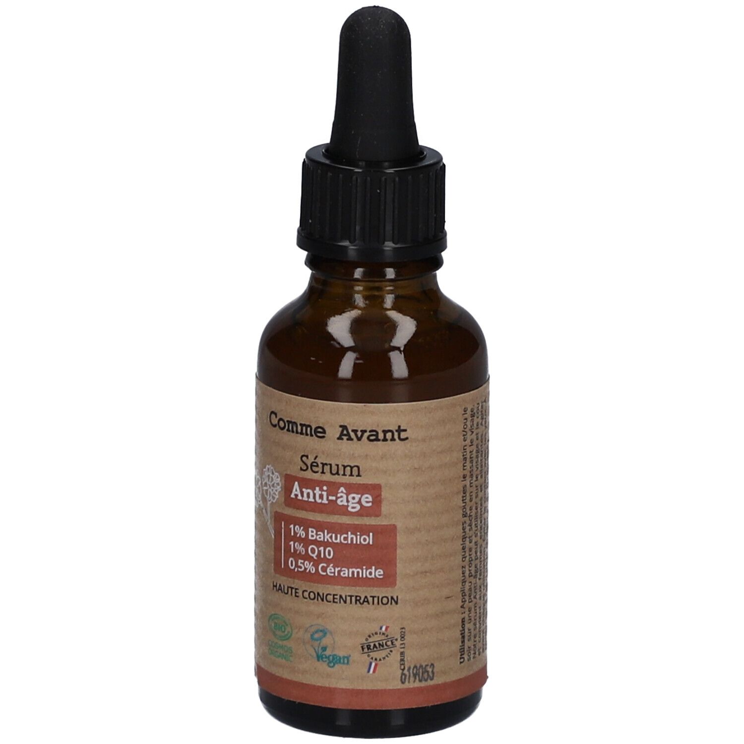 Flacon en verre brun avec compte-gouttes noir. Étiquette avec nom du produit, « Sérum Anti-Âge » et ingrédients. Label Vegan.