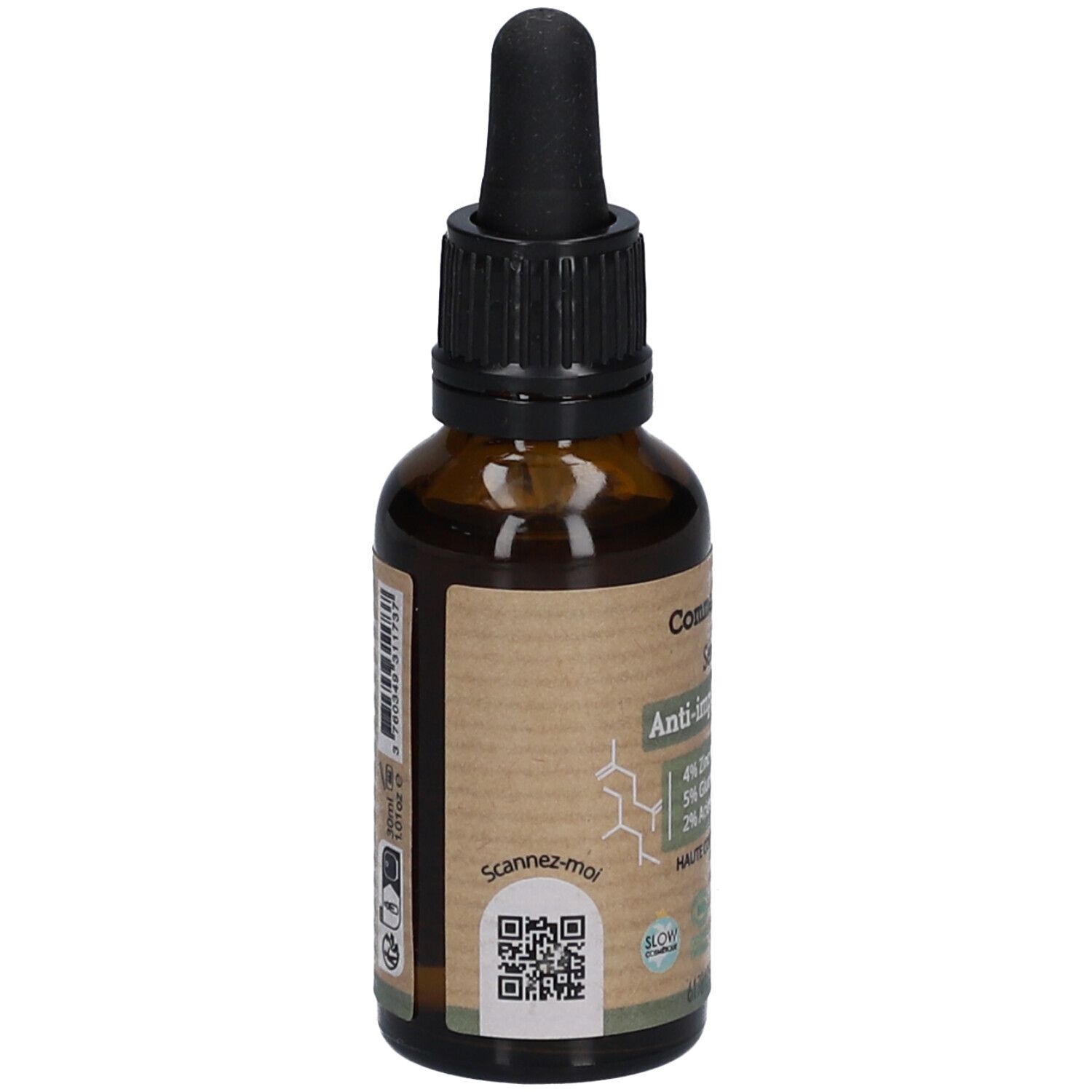 Bruine glazen fles met zwarte druppelaar. Etiket met QR-code en chemische formule. Productnaam en ingrediënten gedeeltelijk zichtbaar.