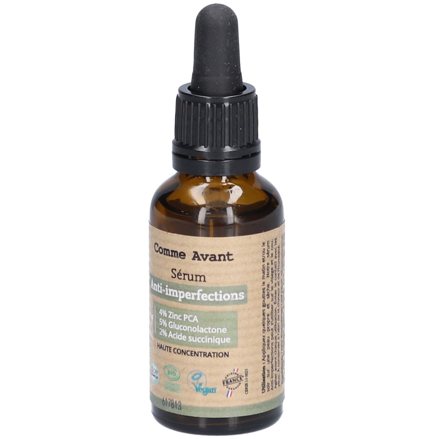 Bruine glazen fles met zwarte druppelaar. Etiket met productnaam en ingrediënten. Vegan-logo.