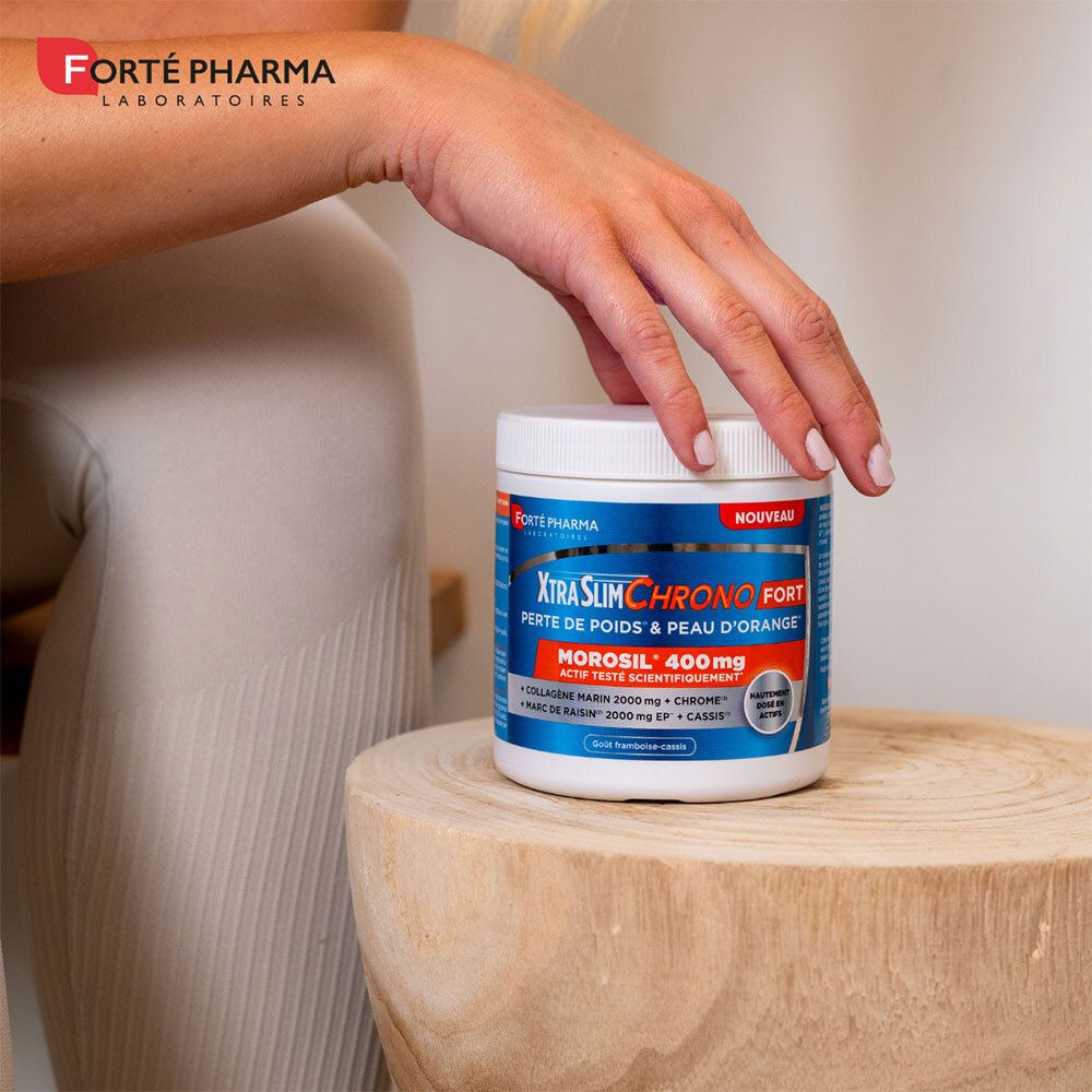 Pot XtraSlim Chrono Fort, sur bloc de bois. Texte : Forte Pharma, Perte de poids & peau d'orange.