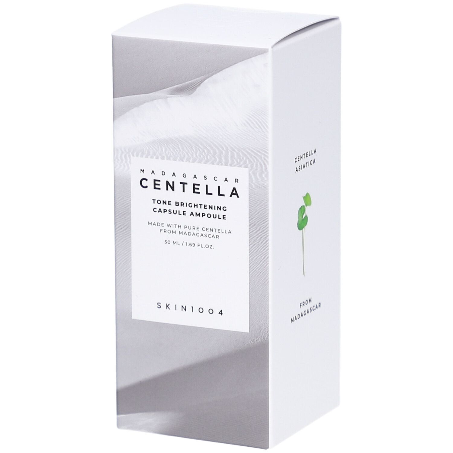 Weiße Verpackung mit Produktinformationen. Text: MADAGASCAR CENTELLA Tone Brightening Capsule Ampoule. SKIN1004 Logo.