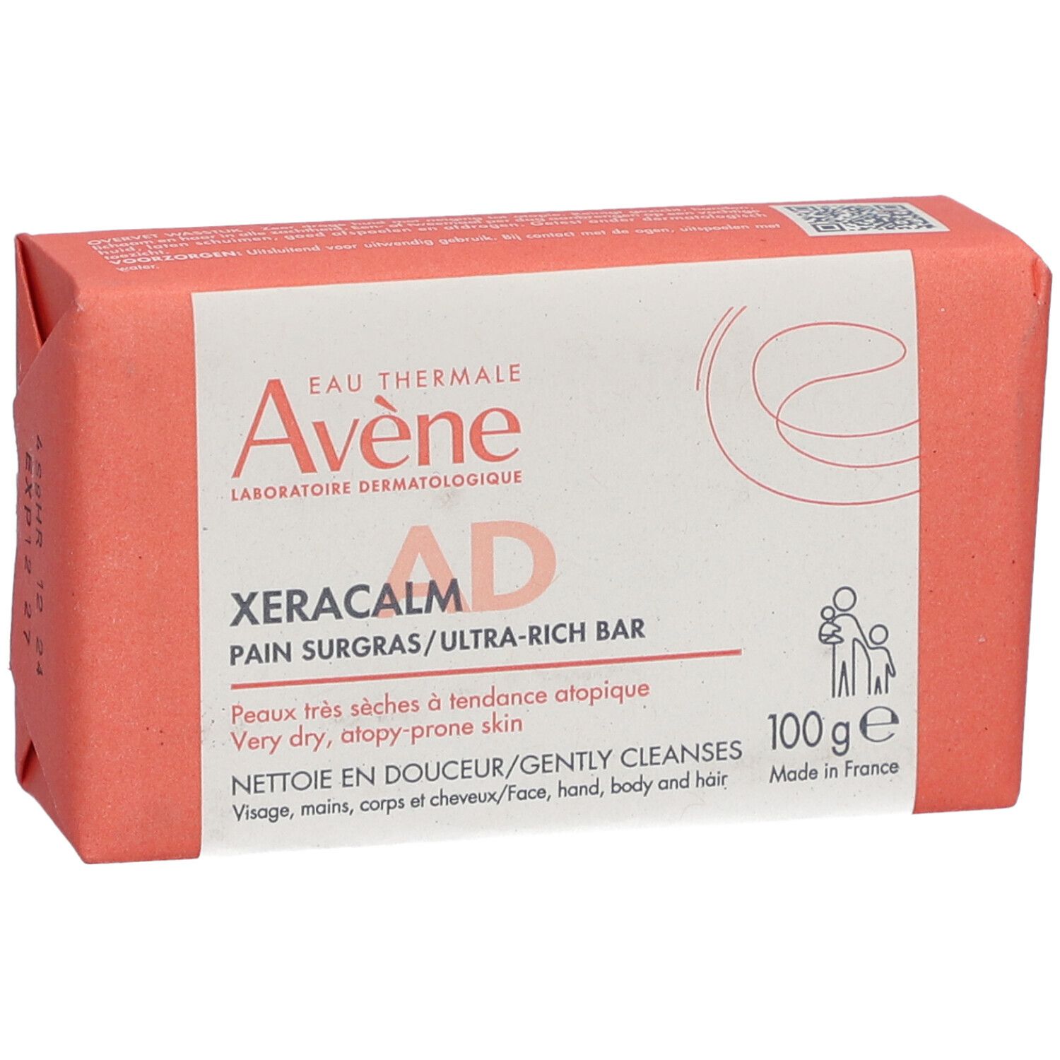 Emballage d'un pain surgras Avene XeraCalm AD. Inscription: 100g. Pour peaux très sèches à tendance atopique. Fabriqué en France.
