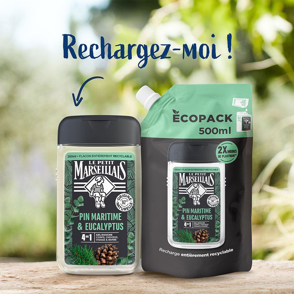 Douchegelfles en navulling. Opschrift: Le Petit Marseillais, Pin Maritime & Eucalyptus, 4-in-1. ÉCOPACK.
