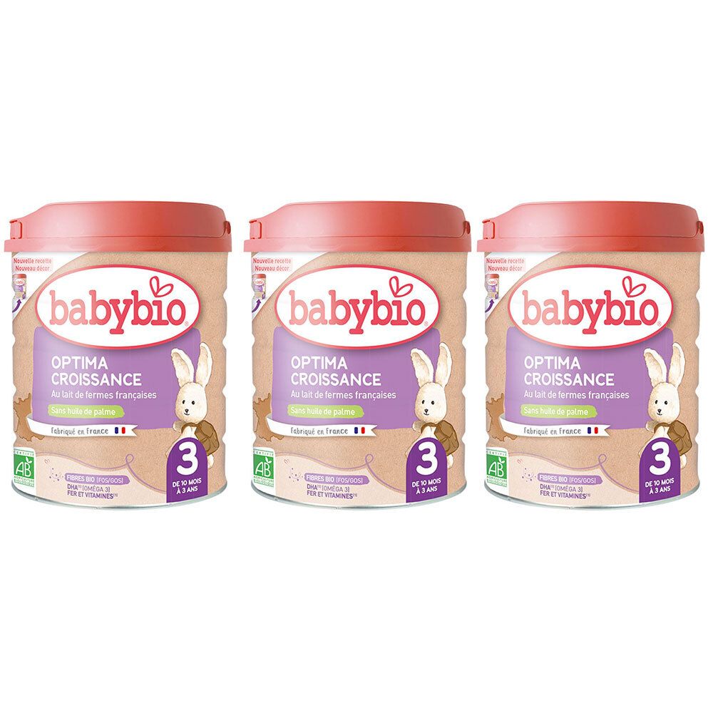 Trois boîtes de lait en poudre babybio Optima Croissance. Visibles : logo, lapin, chiffre 3, texte "de 10 mois à 3 ans".