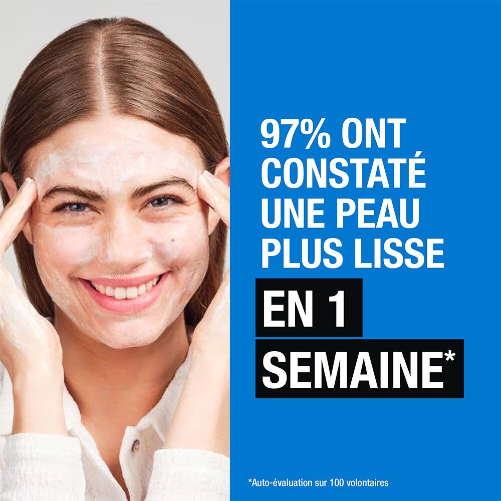 Femme avec visage avec mousse. Texte: 97% peau plus lisse en 1 semaine. Neutrogena Deep Clean Gel Exfoliant Vivifiant.