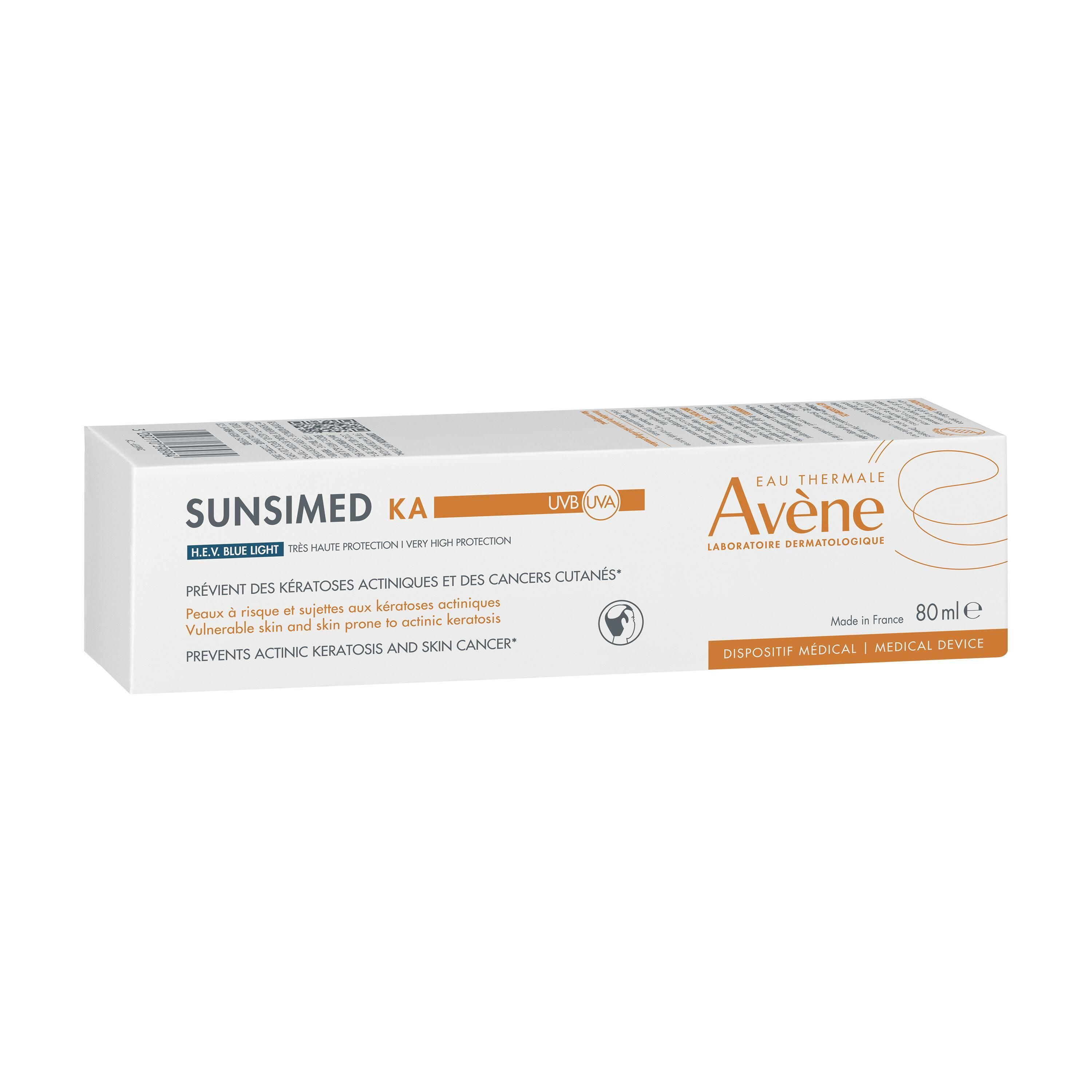 Boîte blanche. Inscriptions: Eau Thermale Avène, Sunsimed KA, UVB Uva, 80 ml. Texte multilingue.