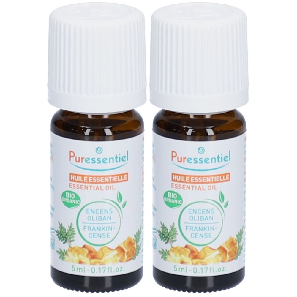 Deux flacons d'huile essentielle. Flacons en verre brun avec bouchons blancs. Inscription : Puressentiel, Huile Essentielle, Bio, Encens Oliban Frankincense.