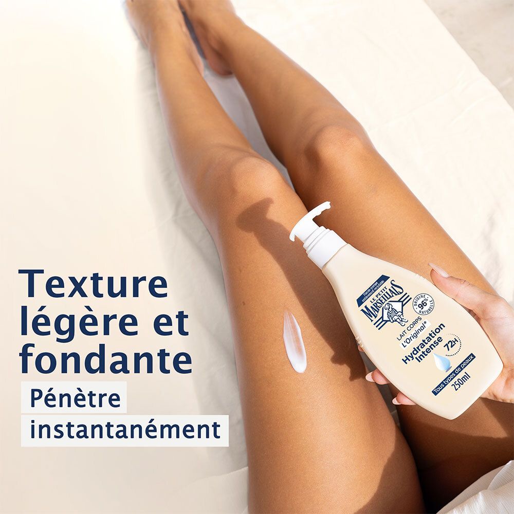 Jambes avec crème. Flacon avec pompe, inscription : Lait Corps L'Original, Hydratation Intense, 72H. 250ml.