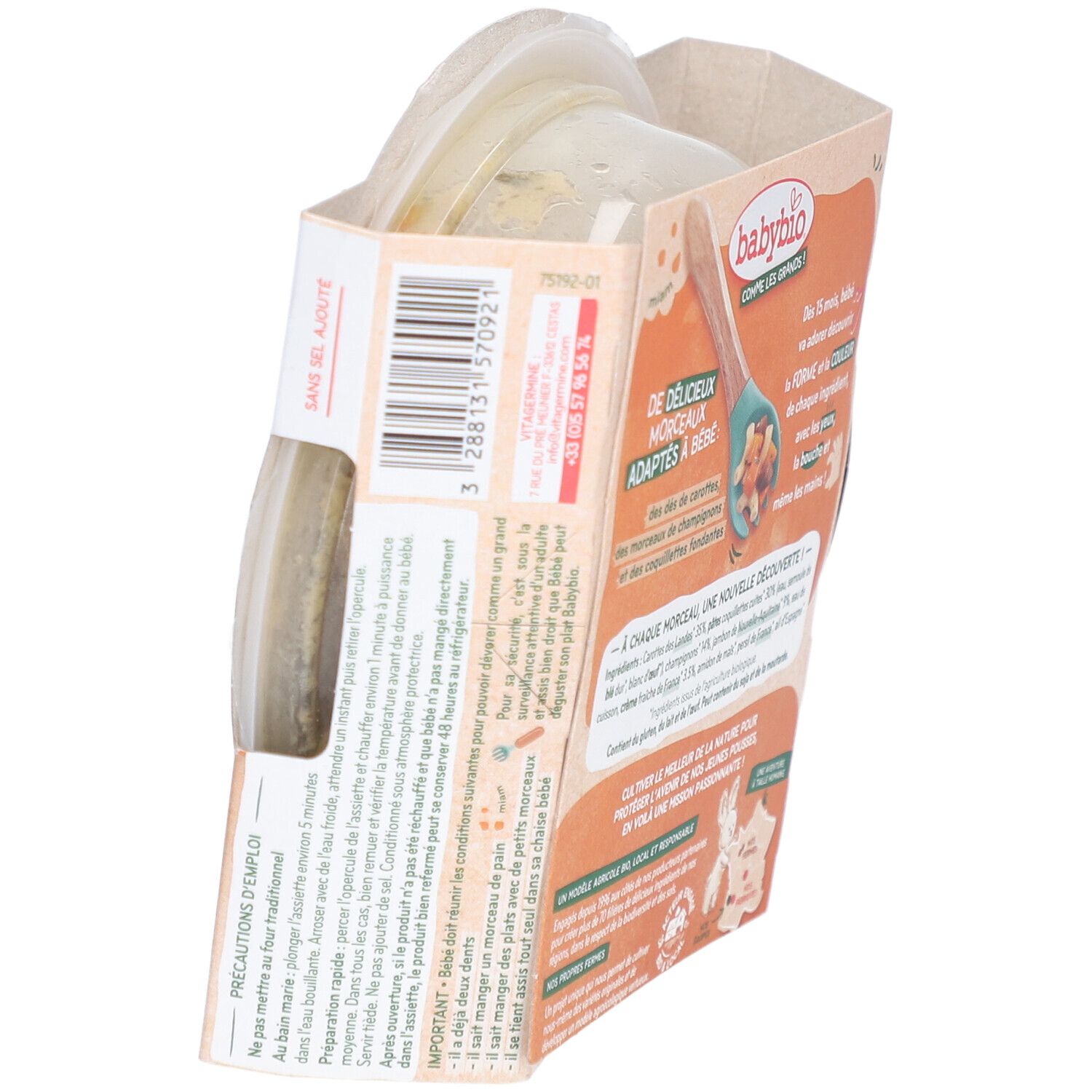Babybio-Fertiggericht. Enthält Karotten, Nudeln, Champignons, Schinken und Sahne. Seitenansicht der Verpackung.