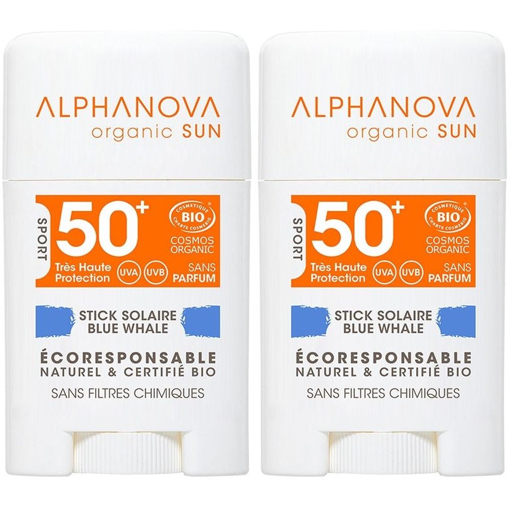 Twee witte zonnesticks. Opschriften: ALPHANOVA, 50+, SPORT, STICK SOLAIRE BLUE WHALE, BIO, ÉCORESPONSABLE.