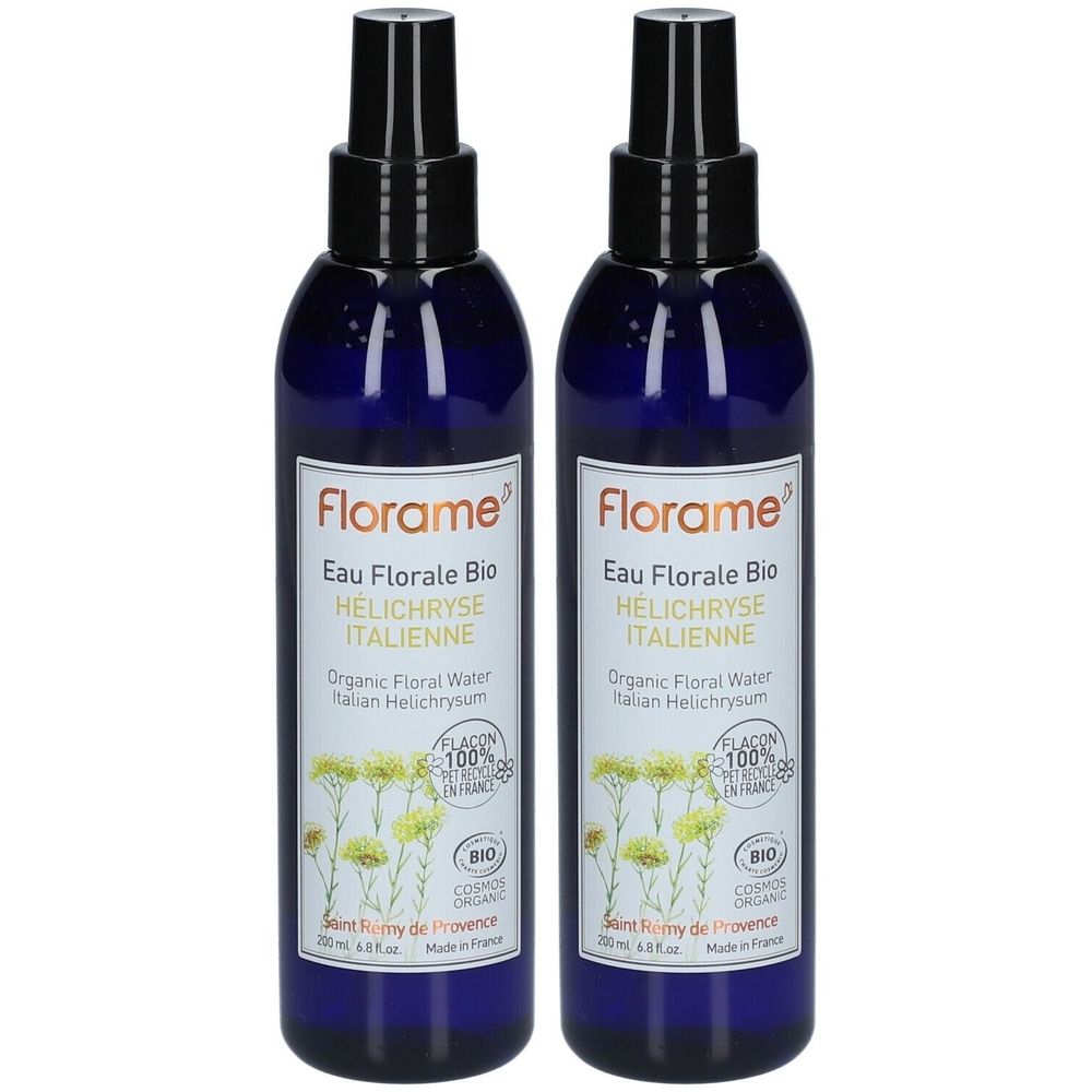 Zwei blaue Sprühflaschen mit schwarzem Sprühkopf. Auf den Etiketten steht "Florame Eau Florale Bio Hélichryse Italienne".
