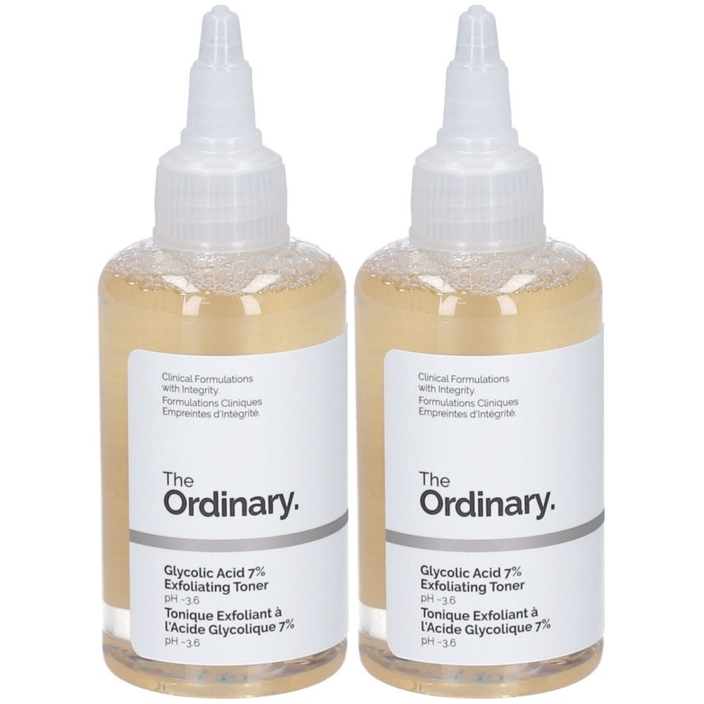 Deux flacons de toner exfoliant. Étiquettes blanches avec texte noir : "The Ordinary", "Glycolic Acid 7% Exfoliating Toner".