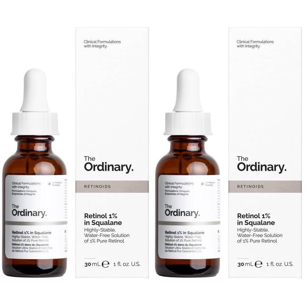Trois flacons avec pipettes et emballages. Sur les flacons, on lit "The Ordinary. Retinol 1% in Squalane".
