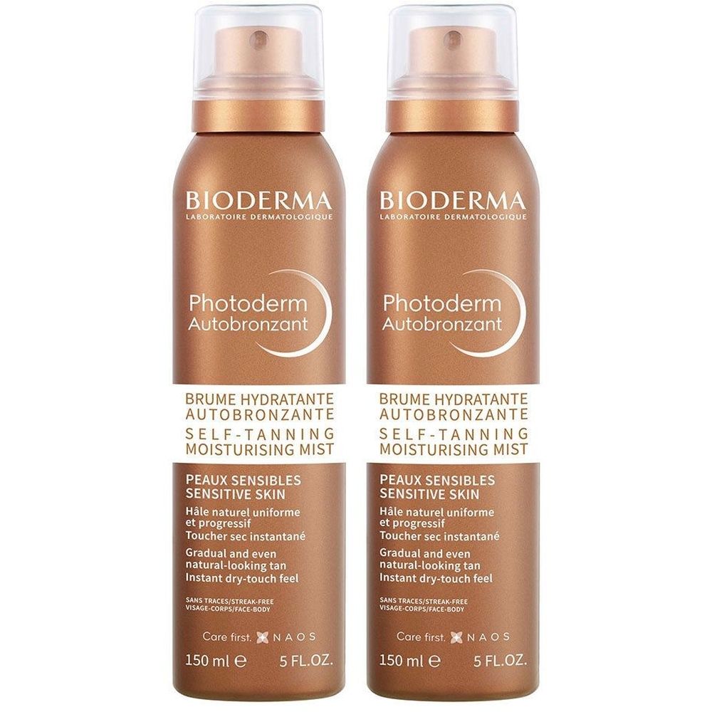 Deux flacons de brume autobronzante Bioderma Photoderm. Flacons bruns avec texte blanc. Têtes de pulvérisation claires.