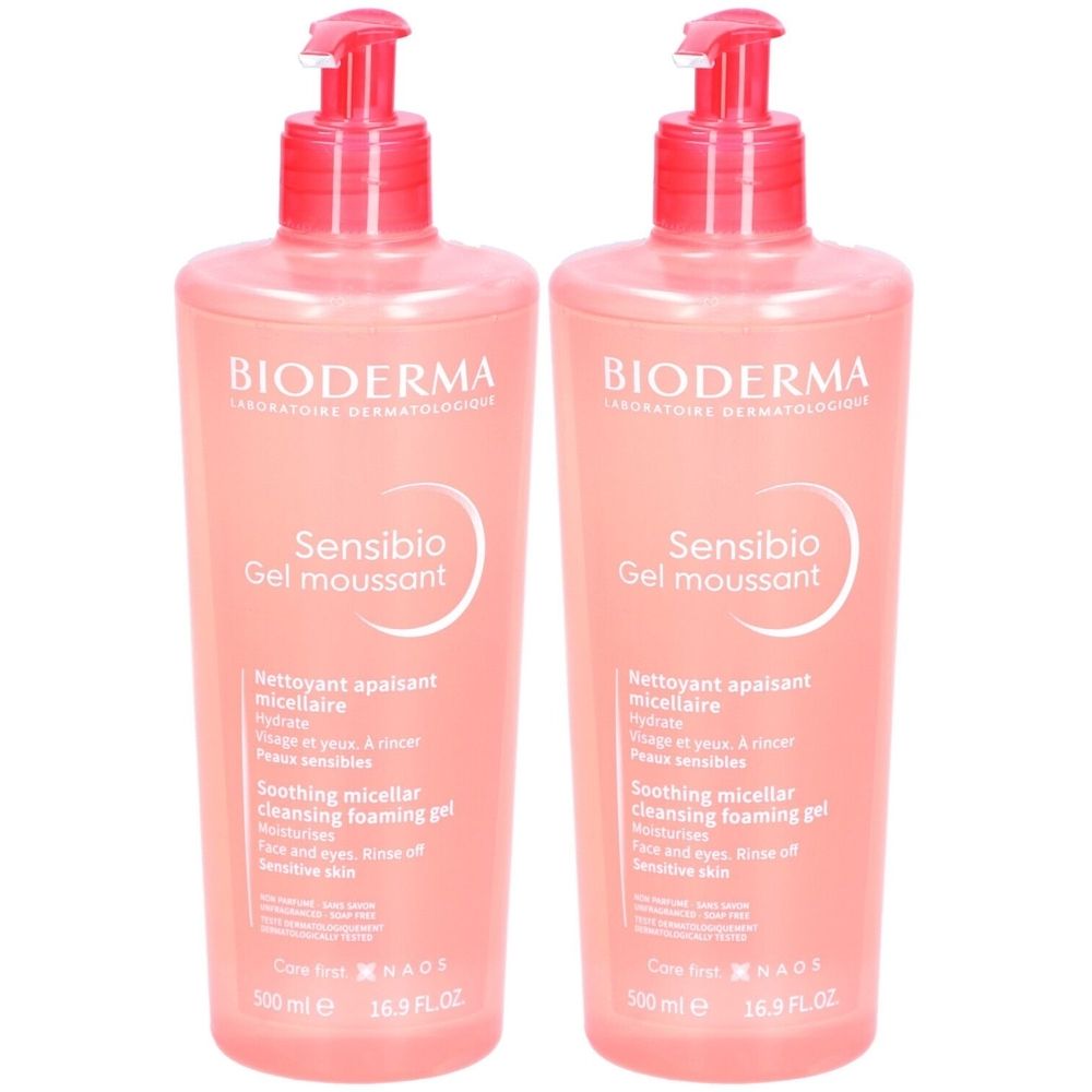 Deux flacons roses avec pompe. Inscription : BIODERMA Sensibio Gel moussant. 500 ml.