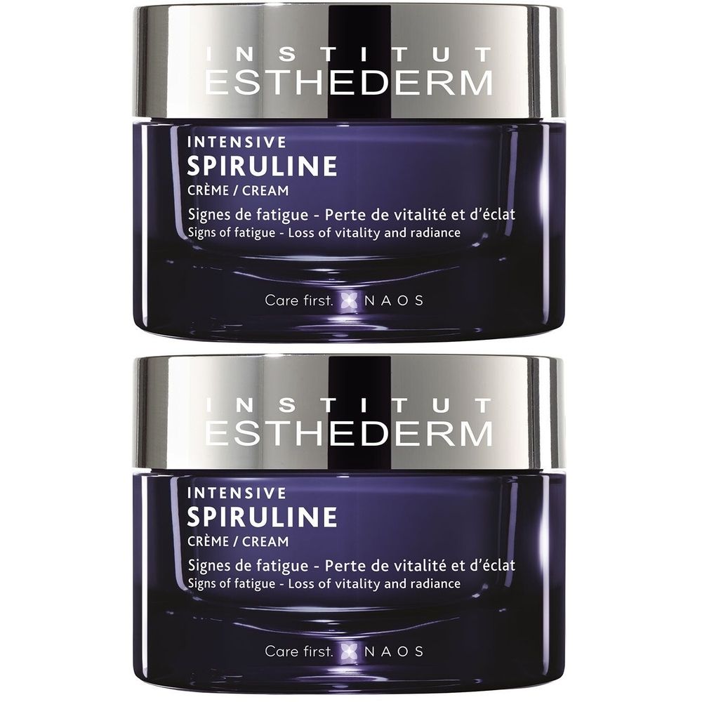Deux pots de crème avec couvercles argentés. Inscription: Institut Esthederm, Intensive Spiruline Crème. Texte en français et anglais.