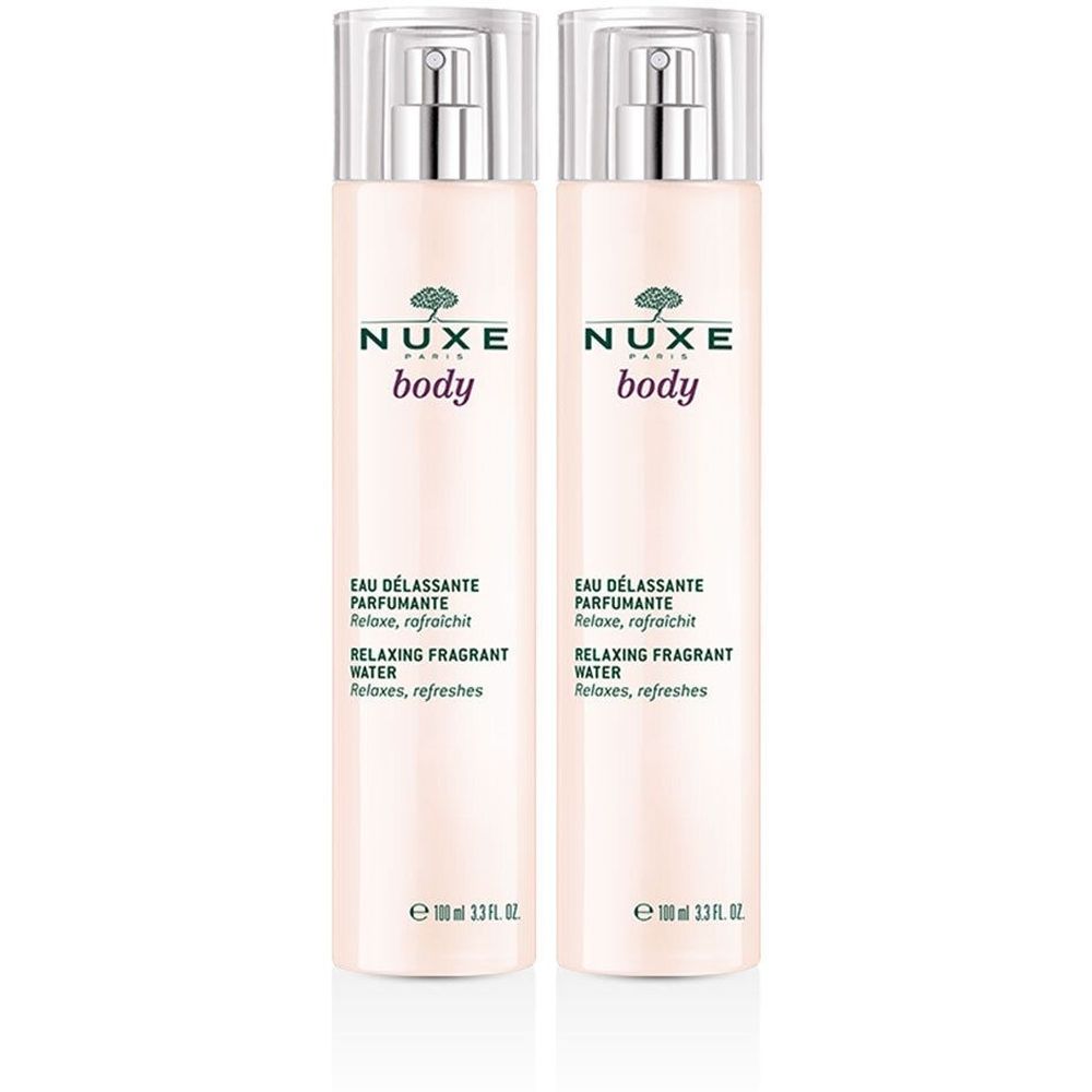 Deux flacons de Nuxe Body Eau délassante parfumante. Flacons transparents avec vaporisateur et bouchon. Texte: Relaxing Fragrant Water.
