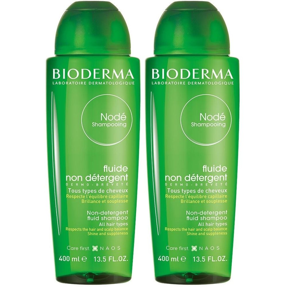 Deux flacons verts de shampooing. Inscription: BIODERMA, Nodé Shampooing, fluide non détergent. 400 ml.