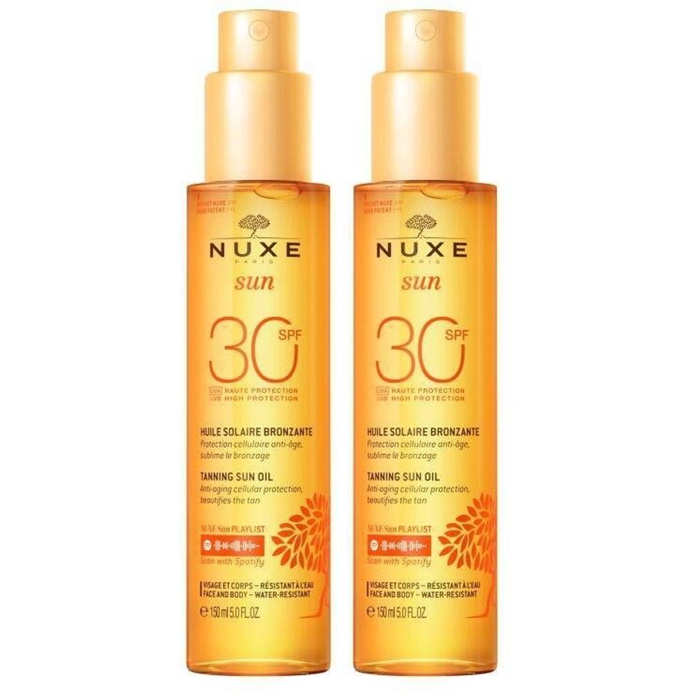 Deux flacons d'huile solaire SPF 30. Inscription : Nuxe Sun. Liquide orangé dans des flacons transparents avec vaporisateur.