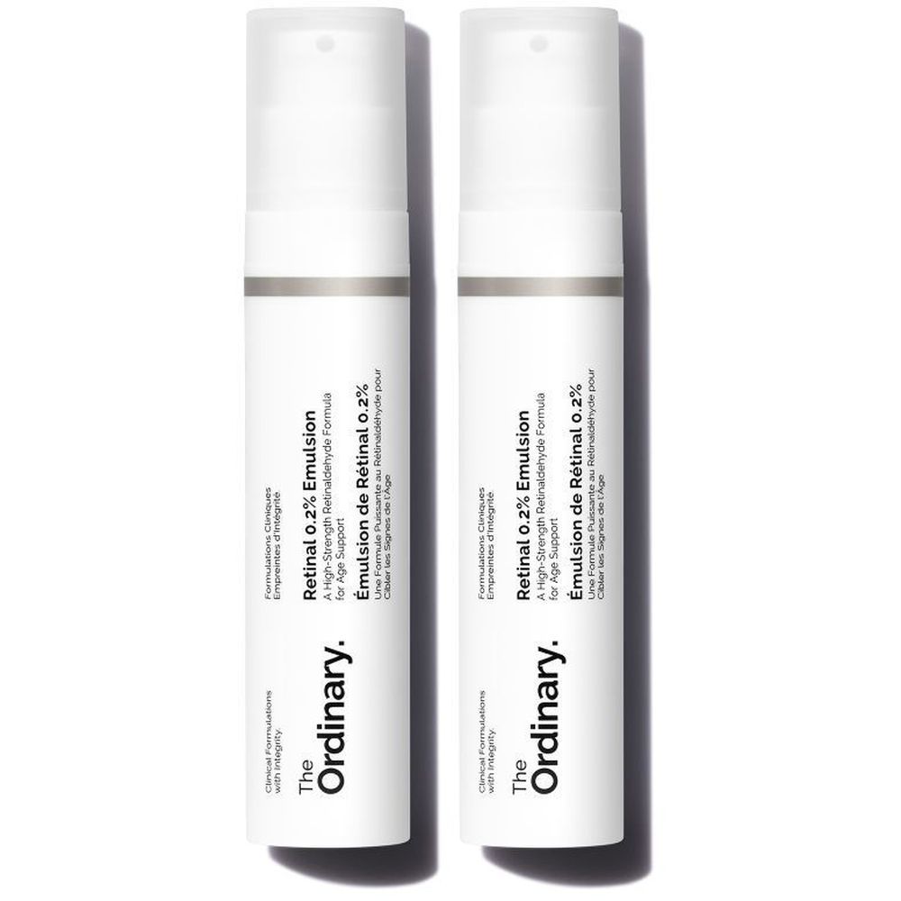 Deux flacons blancs avec pompe. Inscription : Retinal 0,2% Emulsion, The Ordinary.