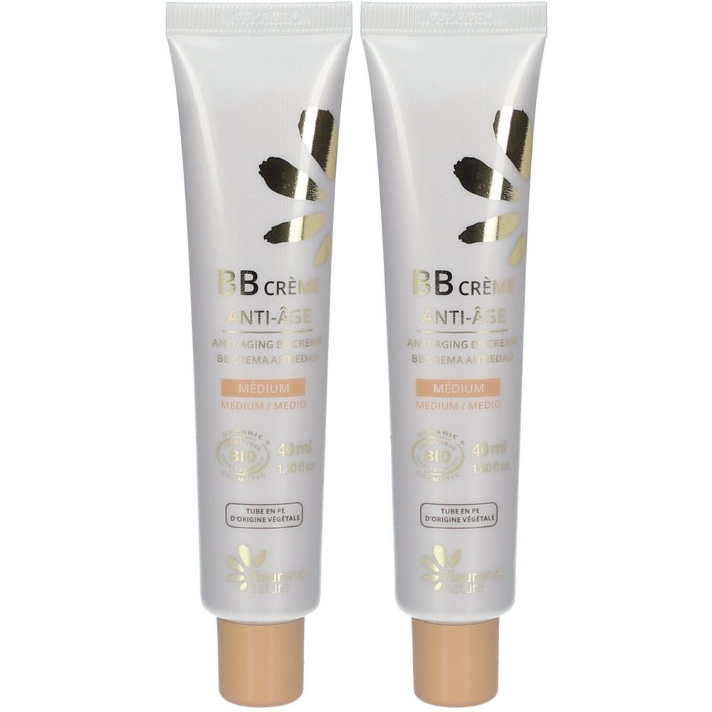 Deux tubes de BB Crème Anti-Âge, teinte Medium. Tubes blancs avec accents dorés et informations produit.