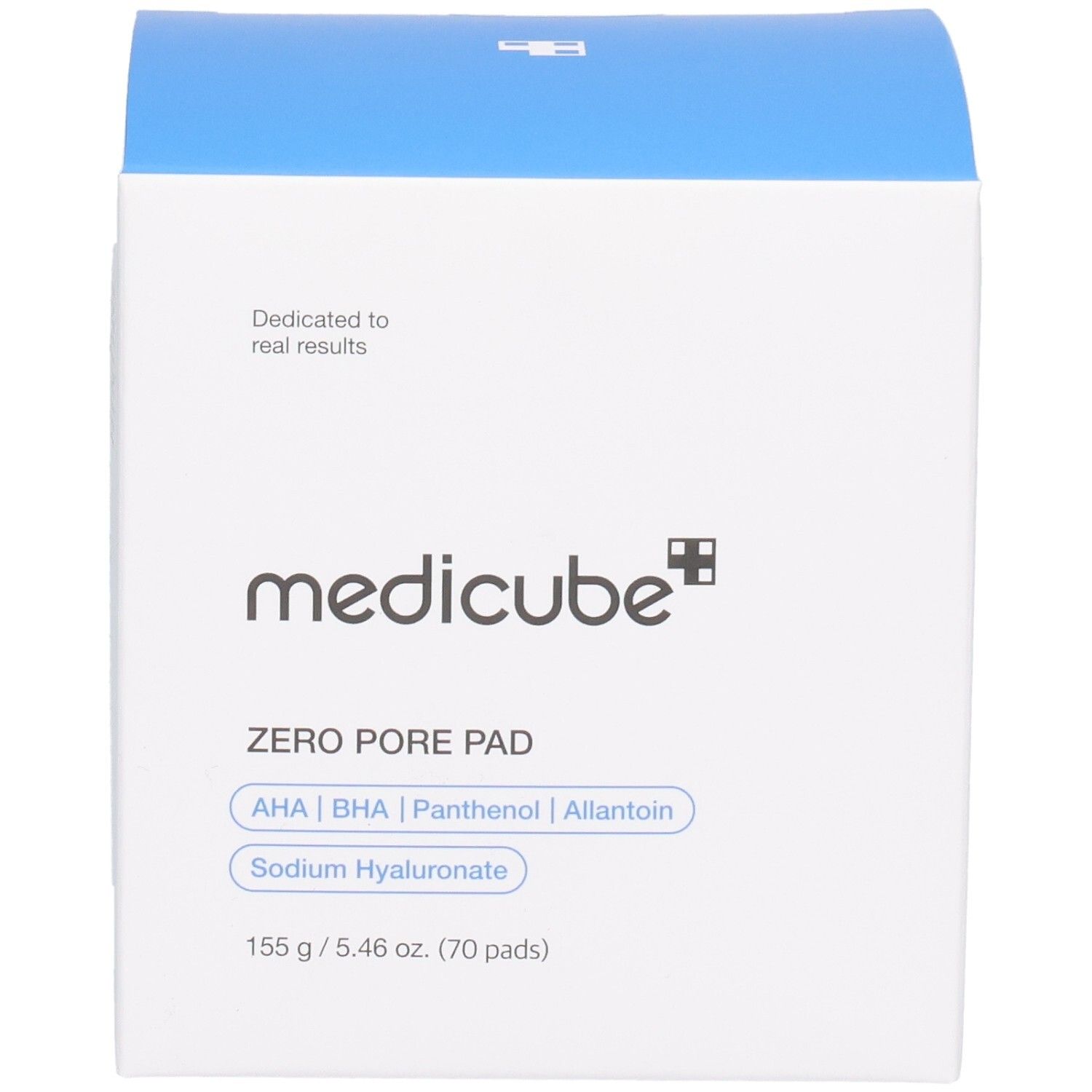 Weiße quadratische Verpackung mit blauem Deckel. Aufschrift: medicube, ZERO PORE PAD, Inhaltsstoffe, 155 g / 5.46 oz. (70 pads).