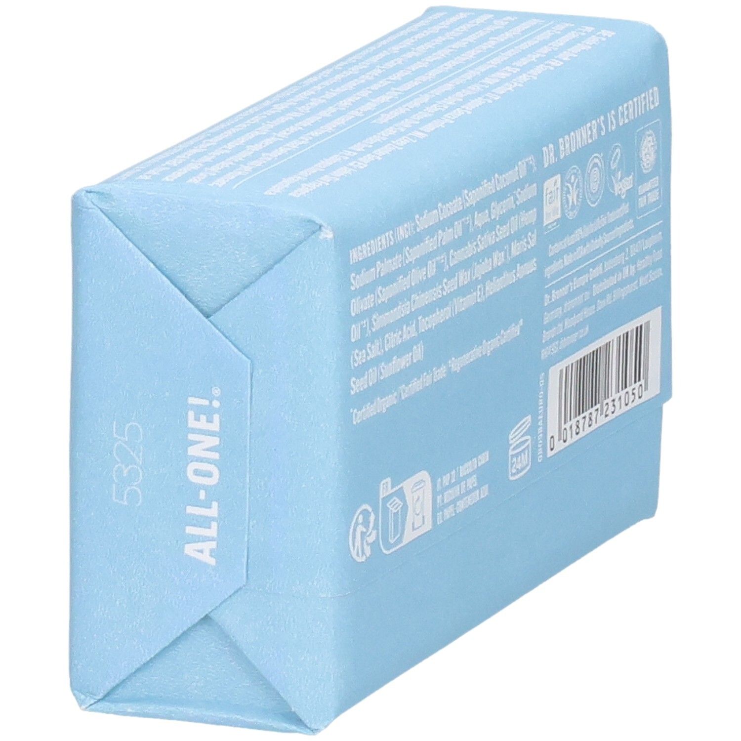 Hellblau verpackte Seife. Zutatenliste und Zertifizierungen sind sichtbar. Barcode. Ansicht von der Seite.